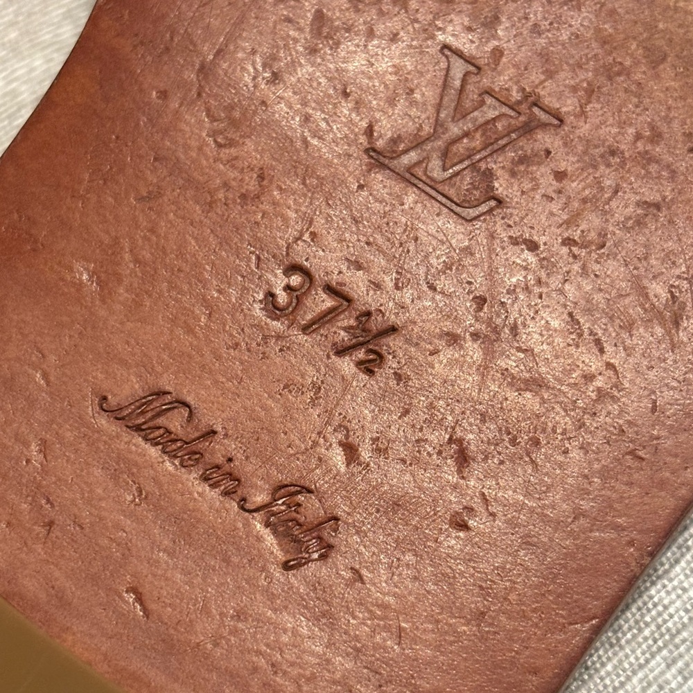 Authentic 💁🏻‍♀️Louis Vuitton  pretty sandals( size 37-1/2/7-5) - Picture 12 of 17